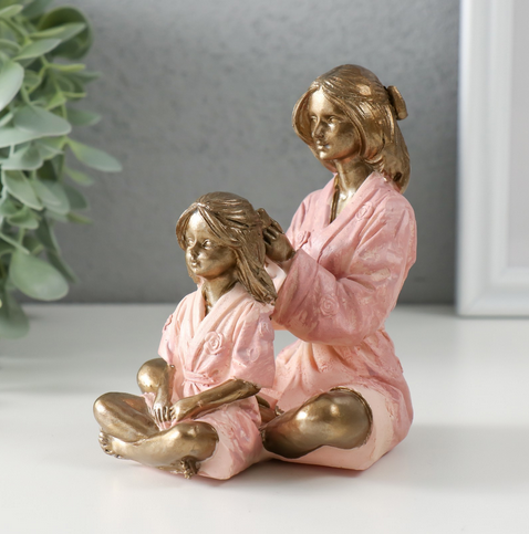 Фигурка Мама заплетает дочь (11,5см) 9837977